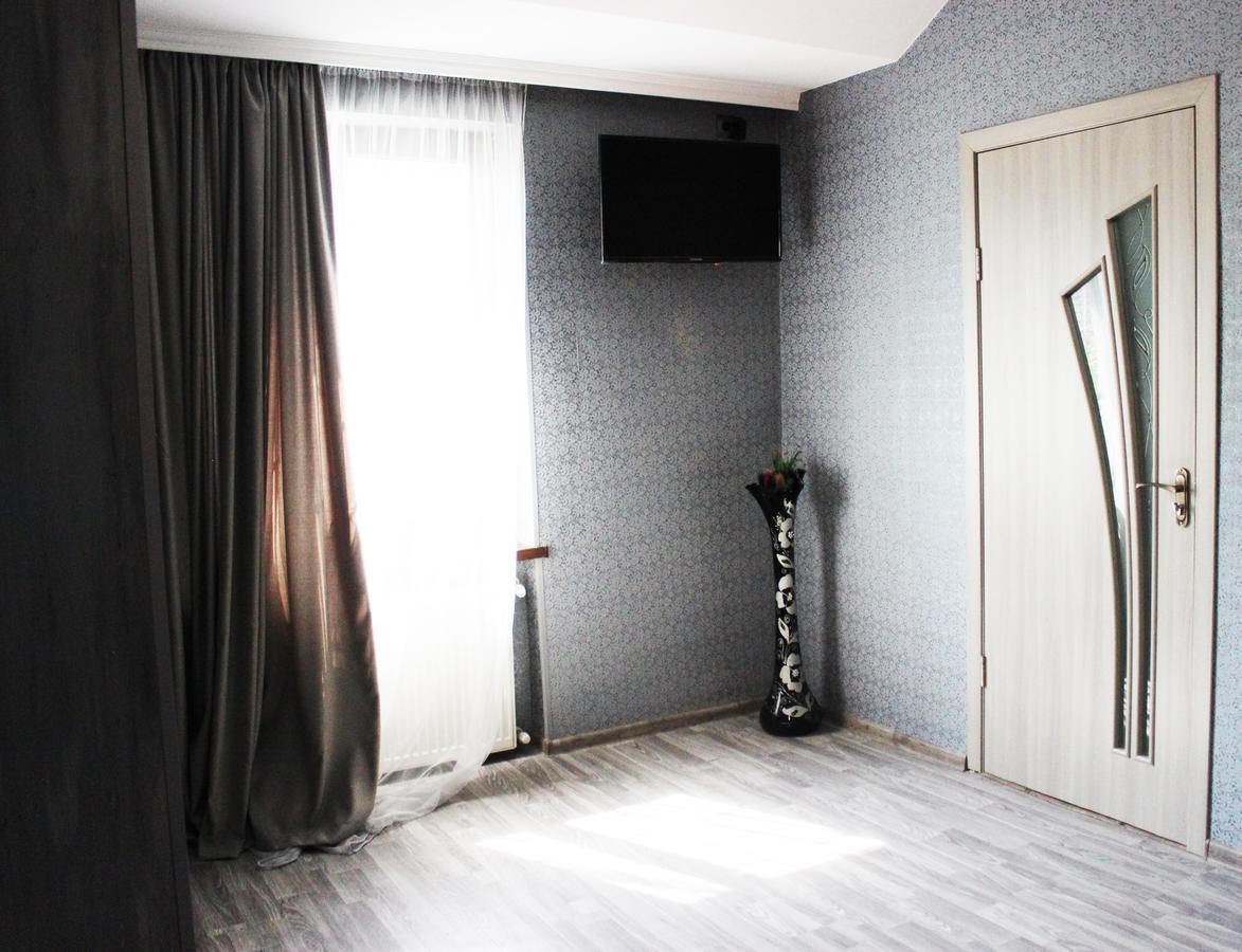 Golden Way Hotel Tbilisi Buitenkant foto
