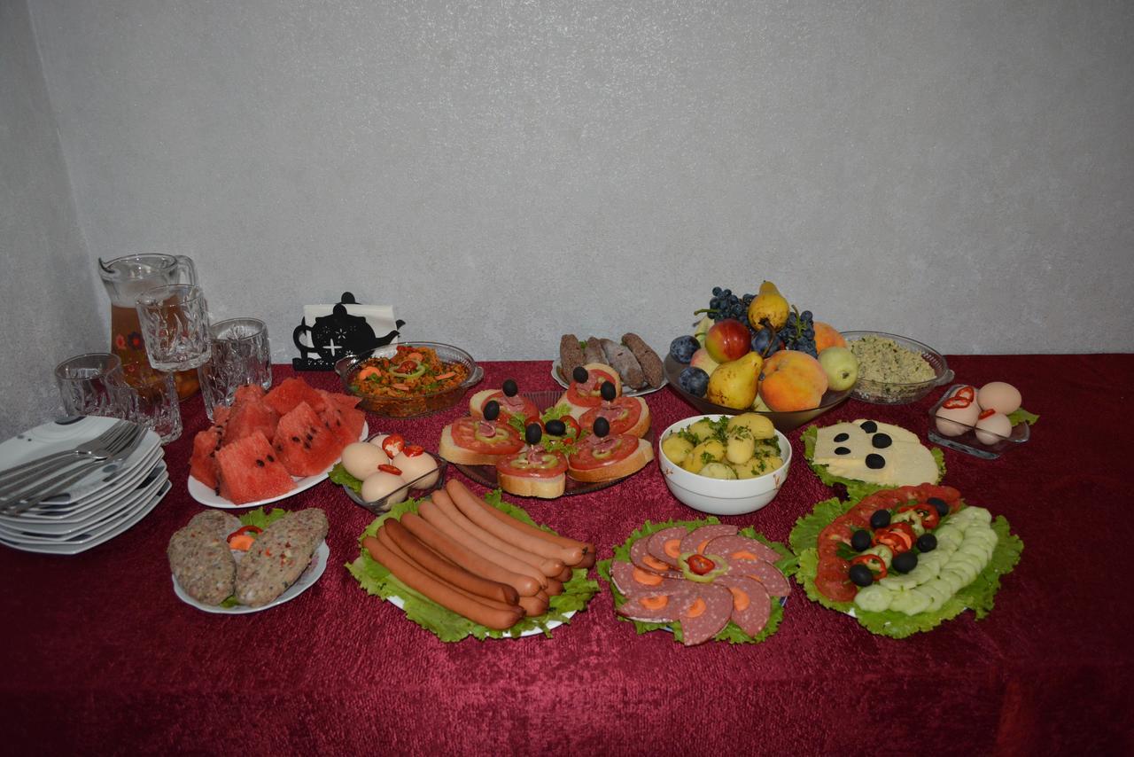 Golden Way Hotel Tbilisi Buitenkant foto
