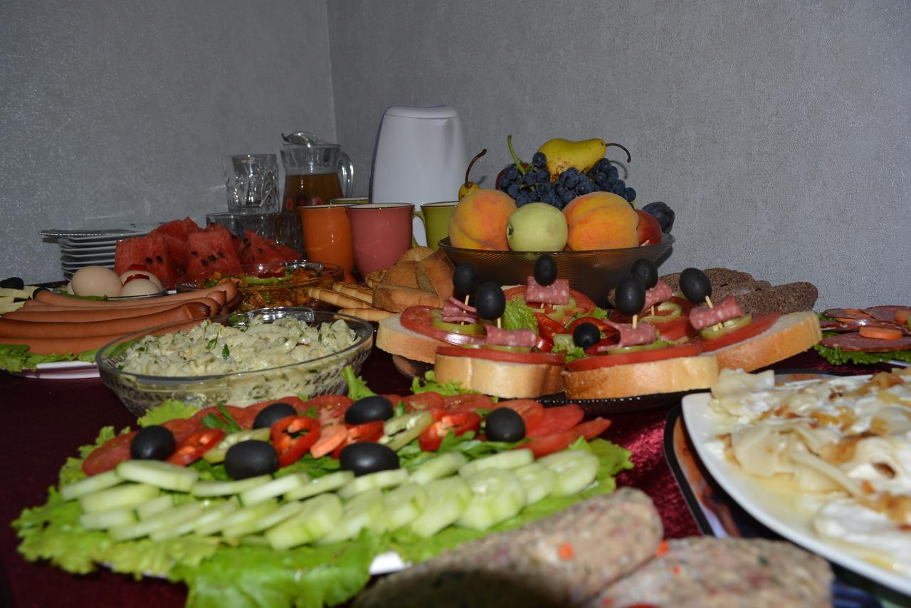 Golden Way Hotel Tbilisi Buitenkant foto