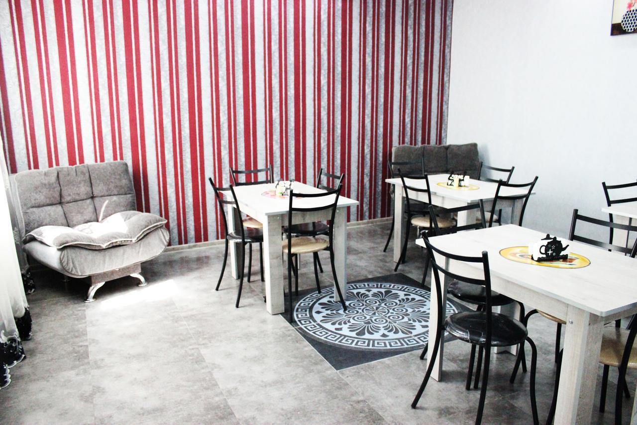 Golden Way Hotel Tbilisi Buitenkant foto