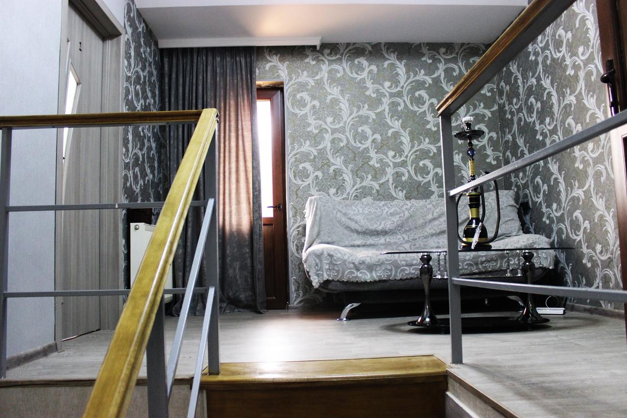 Golden Way Hotel Tbilisi Buitenkant foto