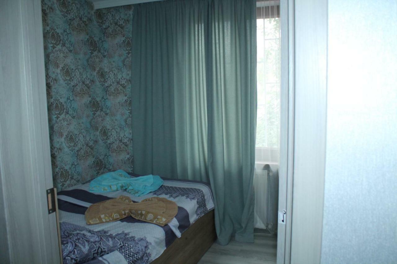Golden Way Hotel Tbilisi Buitenkant foto